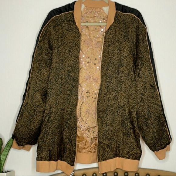 NWT FREE PEOPLE REVERSIBLE BOMBER SHEARLING JACKET. Size Small Retail$398 - Picture 6 of 6